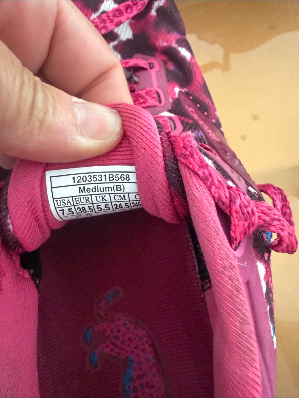 Brooks Women’s Pink Leopard Running Shoes Adrenaline GTS 22 size 7.5 - Picture 4 of 5